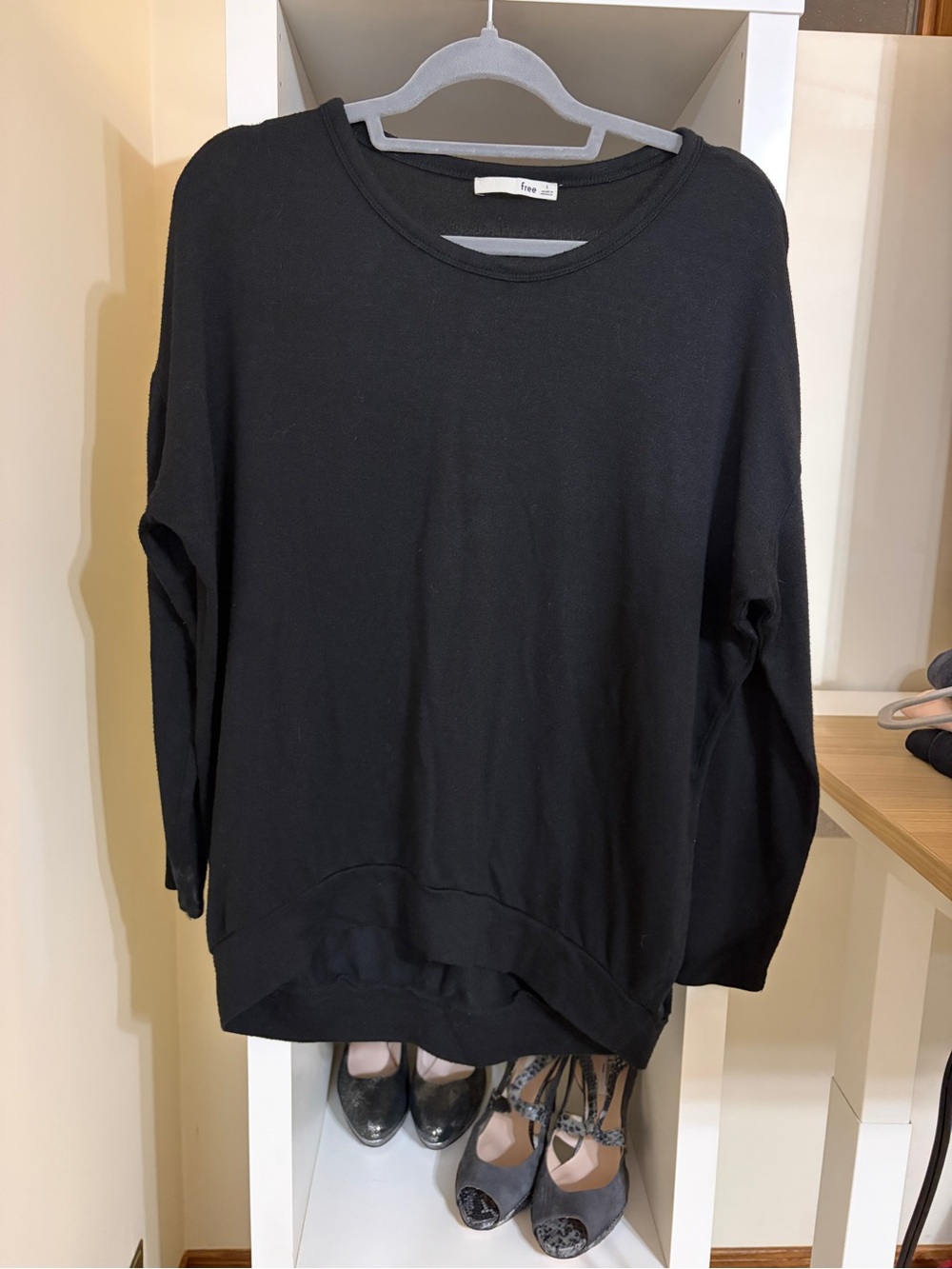 Wilfred Black Crewneck Long-Sleeve Sweatshirt